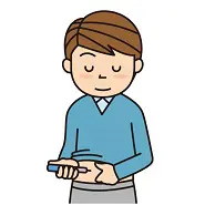 お腹にインスリン注射をする男性